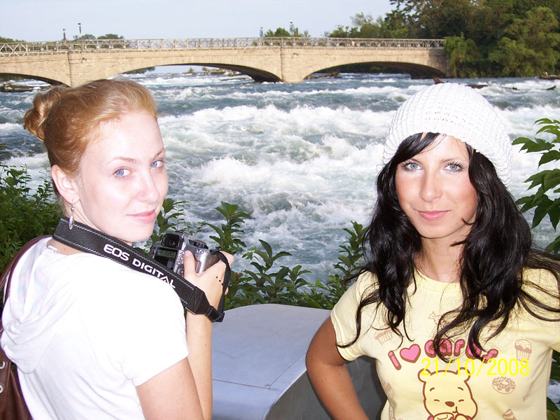 Anya and Tanya, Niagara Falls