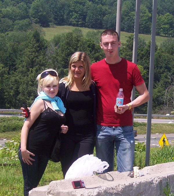 Russian girls enjoyin Niagara Falls