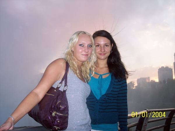 Masha and Tanya, Niagara Falls